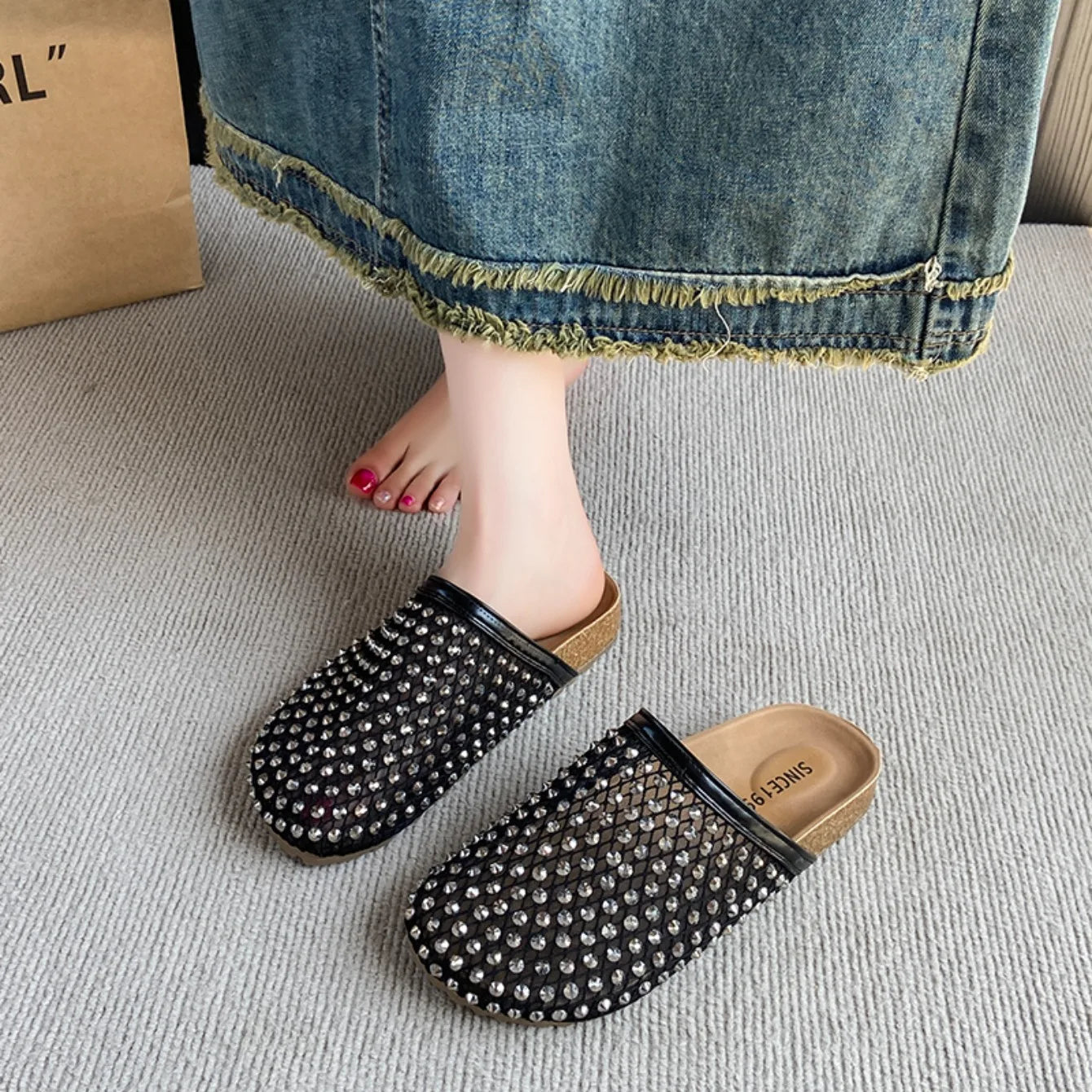 Women Slippers Summer 2025 New Luxury Brand Slippers Lightweight Round Head Shoes Water Diamond Large Flat Sandals Slides Women