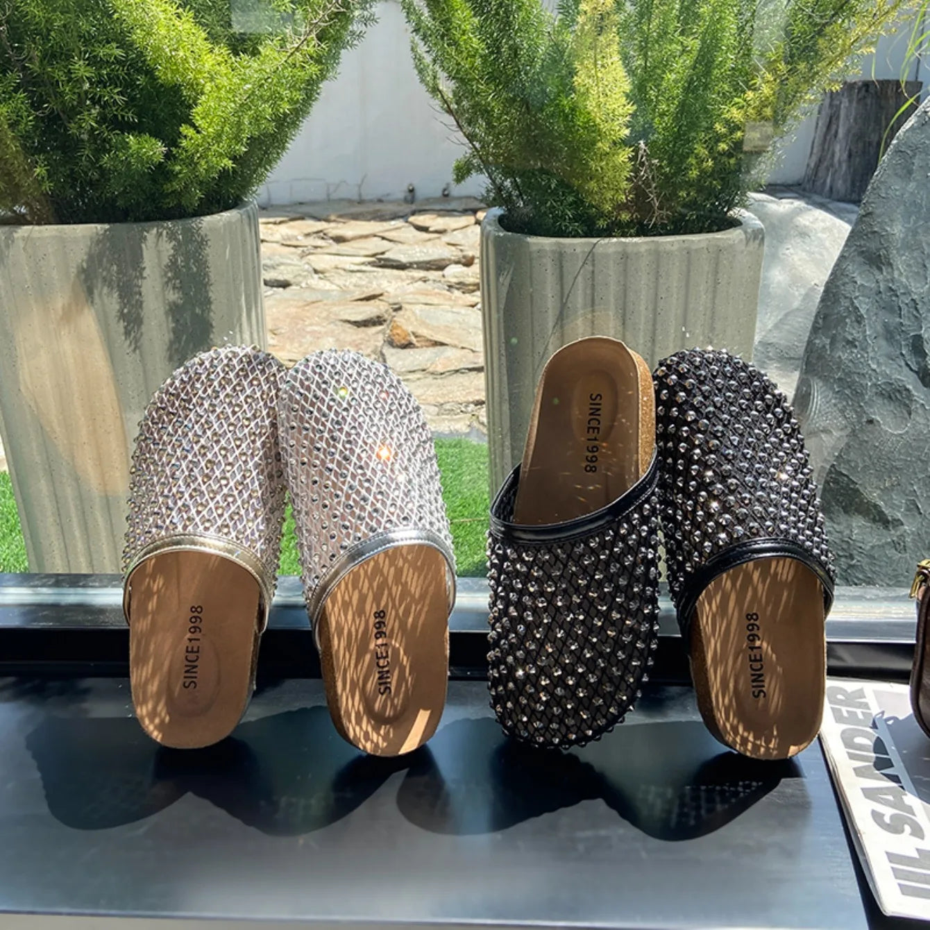 Women Slippers Summer 2025 New Luxury Brand Slippers Lightweight Round Head Shoes Water Diamond Large Flat Sandals Slides Women