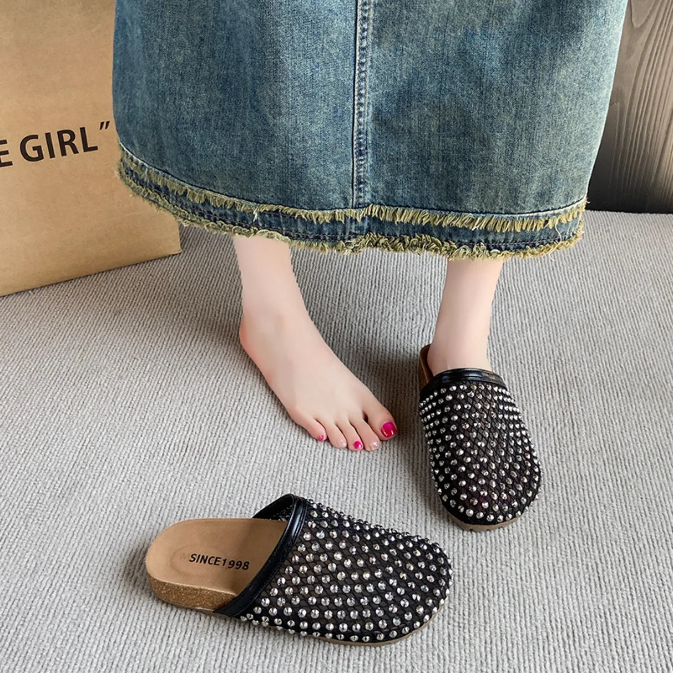 Women Slippers Summer 2025 New Luxury Brand Slippers Lightweight Round Head Shoes Water Diamond Large Flat Sandals Slides Women