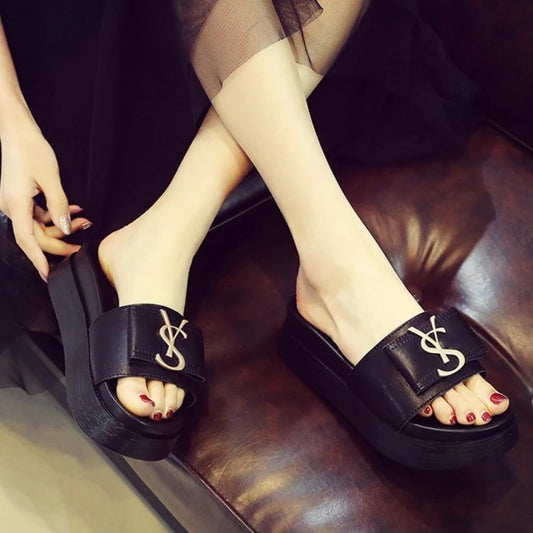 2025 Best-selling NEW Slippers Summer Shoes Women Platform Design Slides Fashion Letters Ladies Shoes Casual Slippers Salsnda