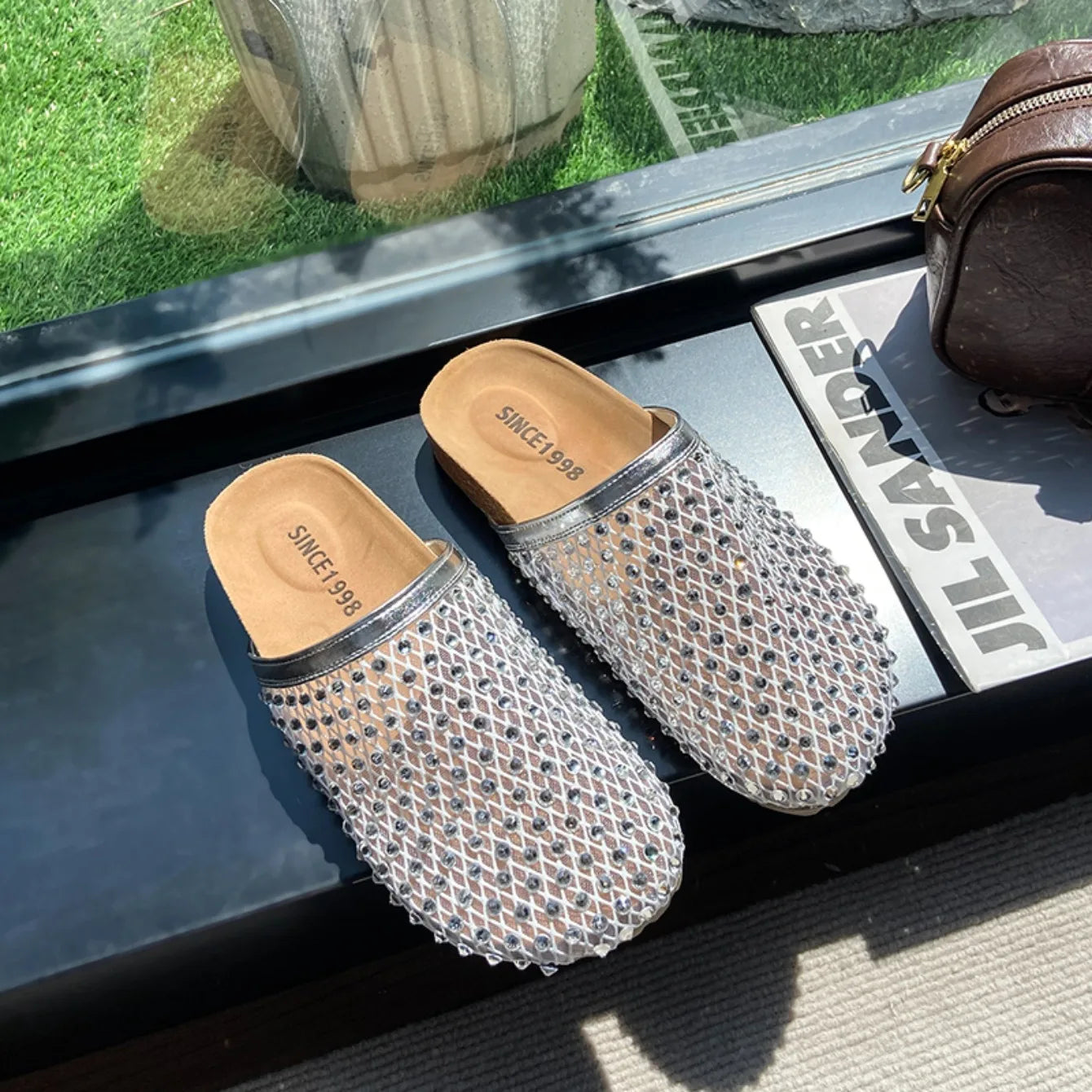 Women Slippers Summer 2025 New Luxury Brand Slippers Lightweight Round Head Shoes Water Diamond Large Flat Sandals Slides Women