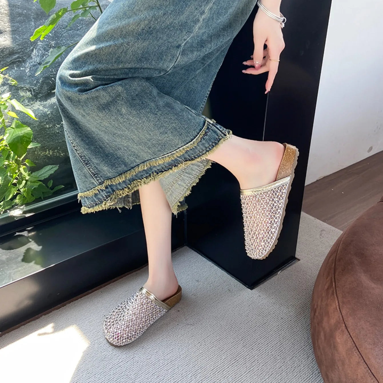 Women Slippers Summer 2025 New Luxury Brand Slippers Lightweight Round Head Shoes Water Diamond Large Flat Sandals Slides Women