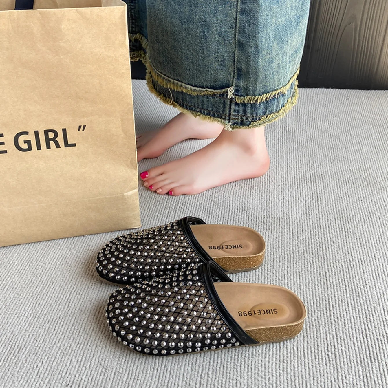 Women Slippers Summer 2025 New Luxury Brand Slippers Lightweight Round Head Shoes Water Diamond Large Flat Sandals Slides Women