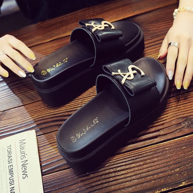 2025 Best-selling NEW Slippers Summer Shoes Women Platform Design Slides Fashion Letters Ladies Shoes Casual Slippers Salsnda