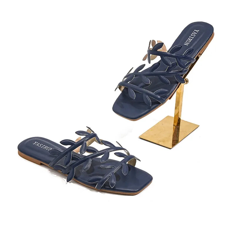 Women's Slippers Fashion Maple Leaf Decoration Design Slippers 2026 Summer Beach Slippers for Women Outdoor Non Slip Flat Slides