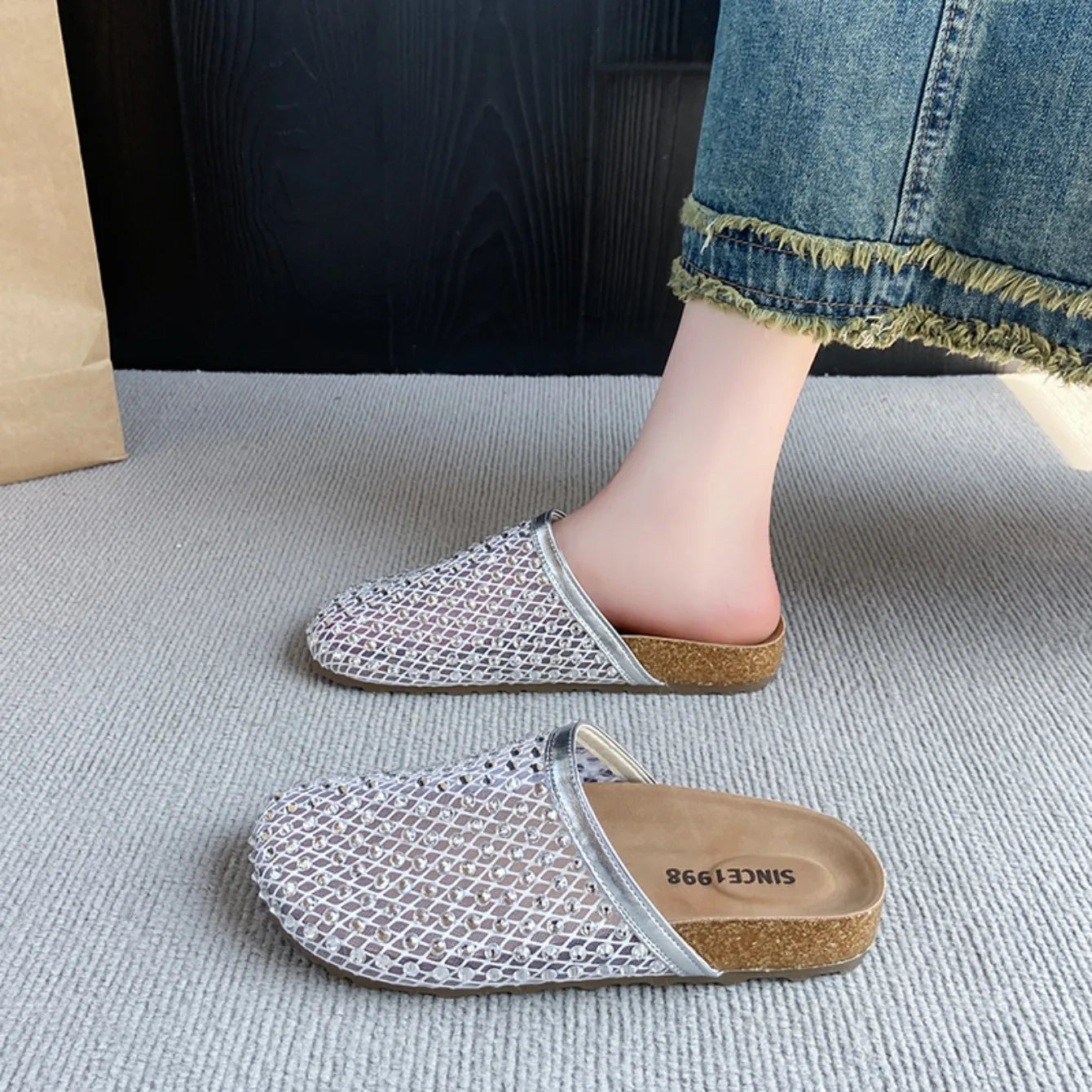 Women Slippers Summer 2025 New Luxury Brand Slippers Lightweight Round Head Shoes Water Diamond Large Flat Sandals Slides Women