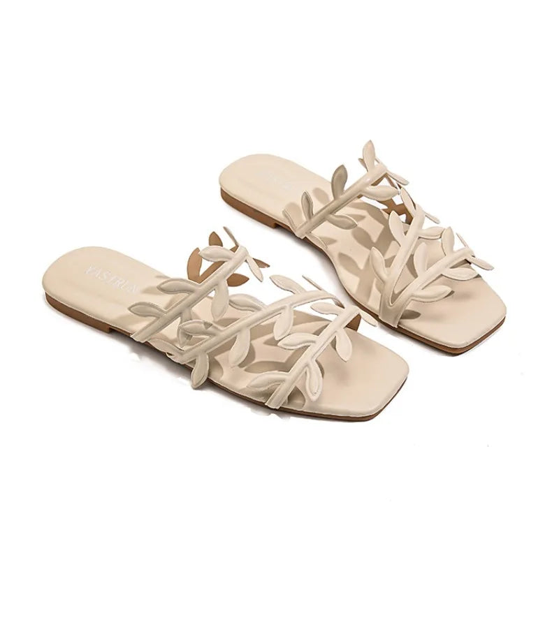 Women's Slippers Fashion Maple Leaf Decoration Design Slippers 2026 Summer Beach Slippers for Women Outdoor Non Slip Flat Slides