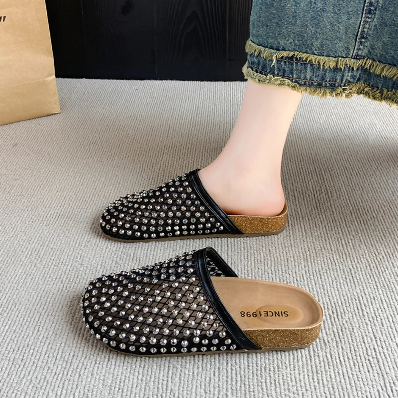 Women Slippers Summer 2025 New Luxury Brand Slippers Lightweight Round Head Shoes Water Diamond Large Flat Sandals Slides Women