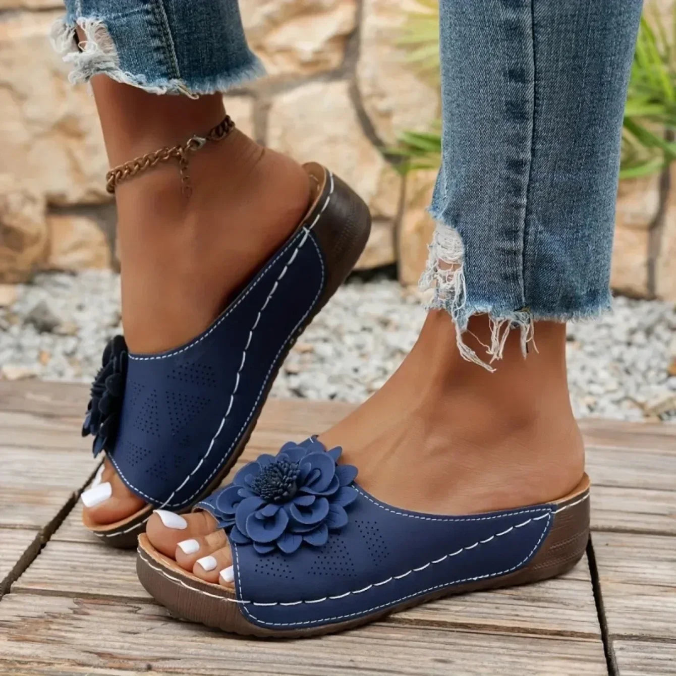 2026 New Women Slippers Elegant Platform Slippers Fashion Slides Women Casual Wedges Shoes Women Summer Soft Heels Sandals