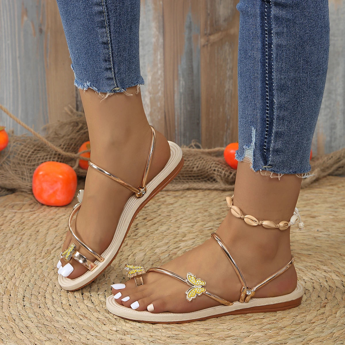 Women Slippers 2024 New Summer Fashion Shoes for Women Beach Flat Slippers Luxury Designer Sandals Slides Women Zapatos De Mujer