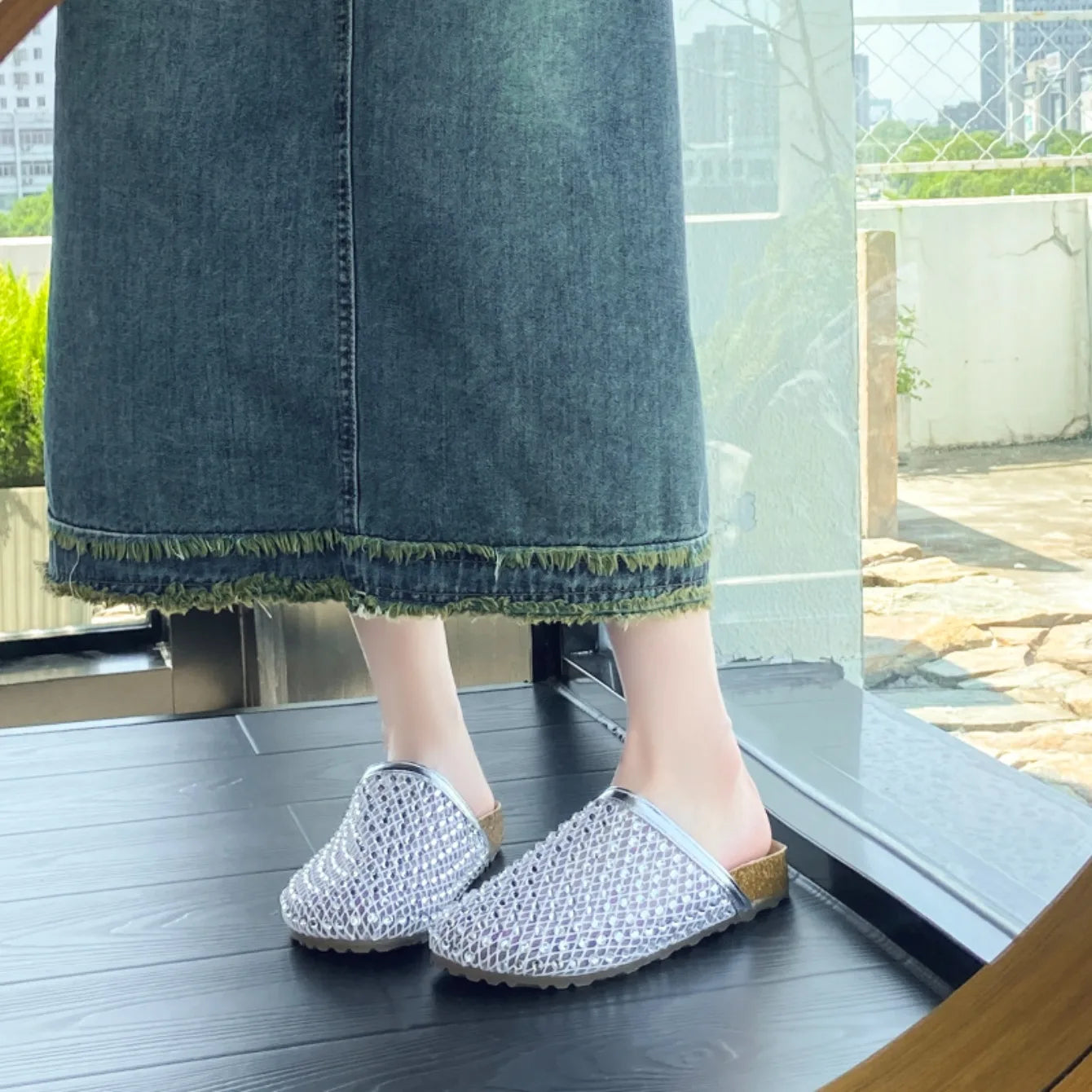 Women Slippers Summer 2025 New Luxury Brand Slippers Lightweight Round Head Shoes Water Diamond Large Flat Sandals Slides Women