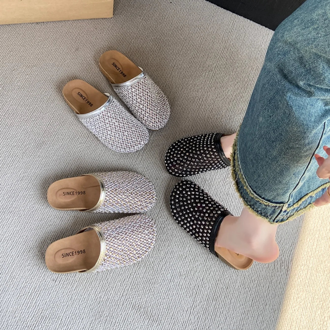 Women Slippers Summer 2025 New Luxury Brand Slippers Lightweight Round Head Shoes Water Diamond Large Flat Sandals Slides Women