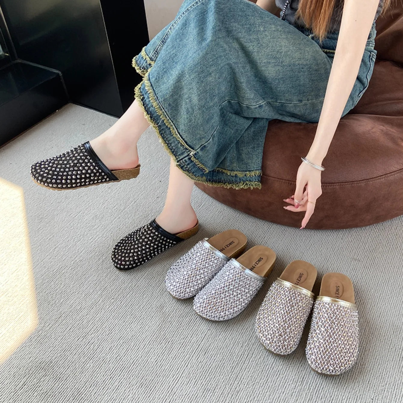 Women Slippers Summer 2025 New Luxury Brand Slippers Lightweight Round Head Shoes Water Diamond Large Flat Sandals Slides Women