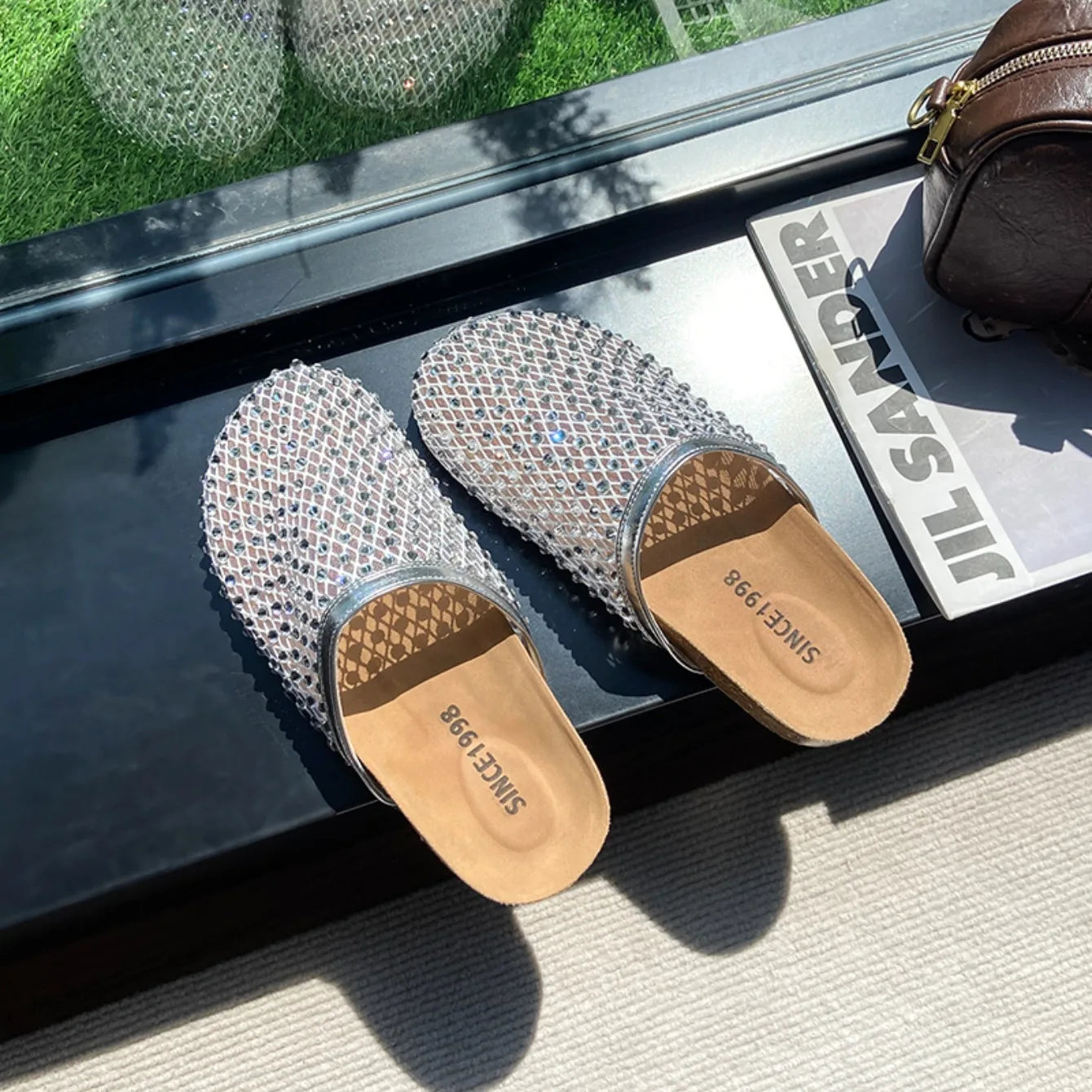 Women Slippers Summer 2025 New Luxury Brand Slippers Lightweight Round Head Shoes Water Diamond Large Flat Sandals Slides Women