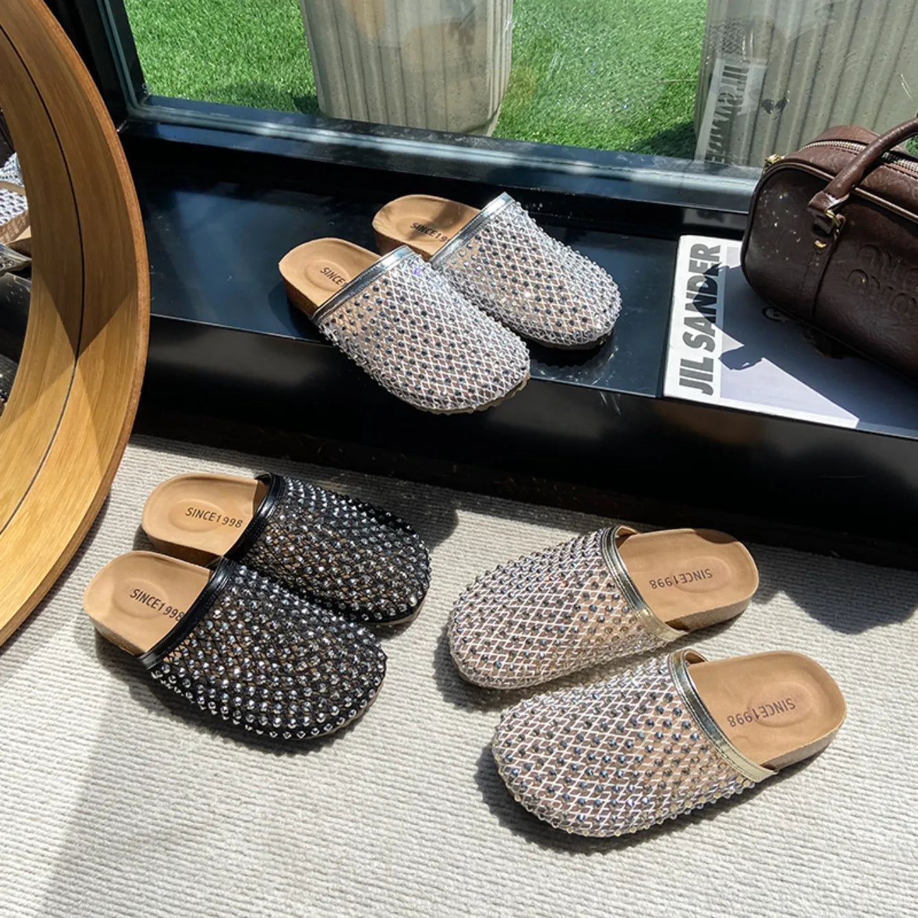 Women Slippers Summer 2025 New Luxury Brand Slippers Lightweight Round Head Shoes Water Diamond Large Flat Sandals Slides Women
